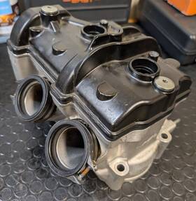 2017aprilia Aprilia 2a0008044 Rsv4 Cylinder Head Complete Camshaft Valve Cover