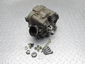 Ap0623367 Aprilia 2009 06-09 Tuono 1000 Oem Rear Cylinder Head Valve Cover Top End