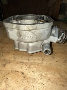 Ecc60132 Cobra 2012 Cx65 Cylinder And Head With Insert 65cc. 2-stroke Engine