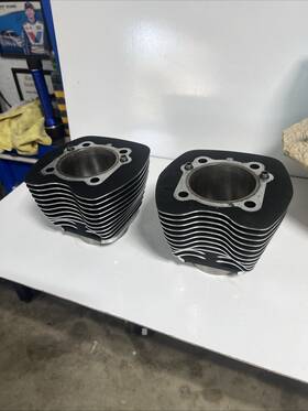 51113 Custom Chrome 2 Pair Cylinders For Harley Davison