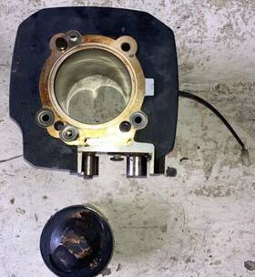125.3.122.1a Ducati 09 Monster 696 Rear Vertical Jug Cylinder Oem