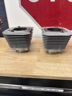 15545-04 Harley-davidson 2005 Sportster 883 Jugs / Cylinder Heads Pair Used