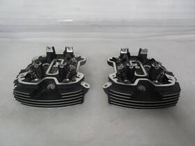16500487 Harley-davidson 17 Touring M8 Oem Cylinder Heads For Display / Arts Crafts