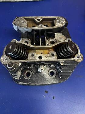 Harley-davidson 16787-84b Oem Evolution Cylinder Heads Set Front And Rear 16775-84