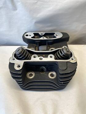 1687702 Harley-davidson Xl1000 Oem Rear Cylinder Head
