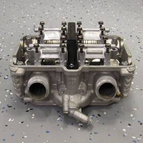 12010-mz5-316 Honda Front Cylinder Head / Engine Valve Train Assy. 94-03 Magna 750 Vf750c Vf750