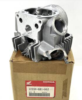 12200-gb1-902 Honda Oem Nos Vintage Motorcycle Engine Cylinder Head 1983 C70a