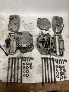 Honda 12320-mg8-000 1985-1986 Vt1100c Shadow Cylinder Head Cover 2 Broken Rocker Arms Oem