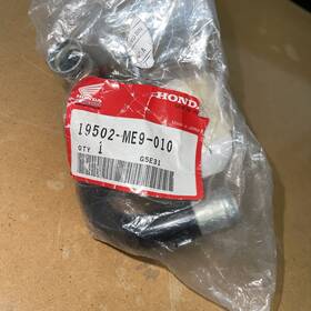 19502-me9-000 Honda 19502-me9-010 Nos Water Pipe A-2 Replaces Vt700c Shadow