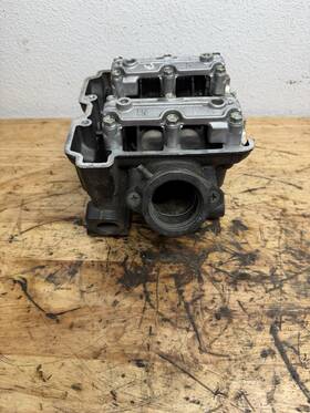Suzuki 11103-19e01 Rear Cylinder Head Assy 99-02 Sv650 Sv650s Oem Engine Valve Train