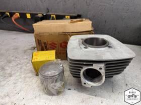 Suzuki 11210-29700 Nos Ts185 Engine Top End Cylinder With Piston 5336.aen