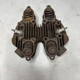 E2896 Triumph 4 Fin Iron Cylinder Head