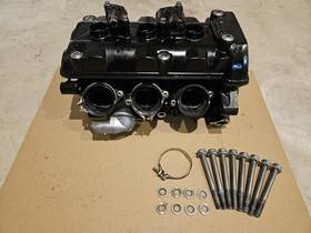 L634911 Triumph 2012 09-12 Daytona 675 675r Cylinder Head Engine Top End Valve Cover Oem
